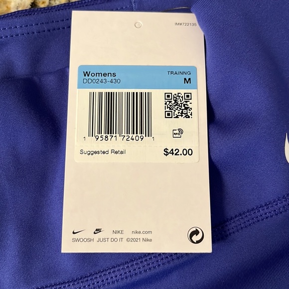 Womens Nike fitted shorts - Picture 2 of 5